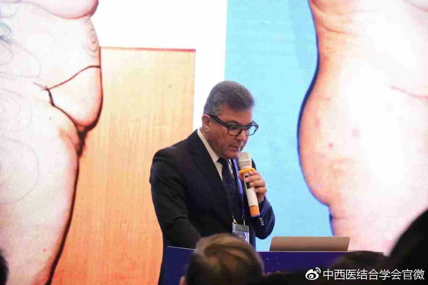 土耳其专家教授Zafer的演讲《单程手术与多程手术美容人体轮廓术的并发症比较》